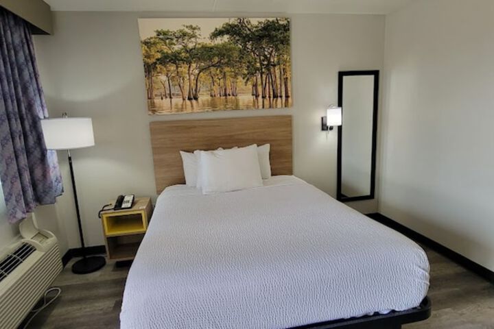 1 Queen Bed (8 of 35)