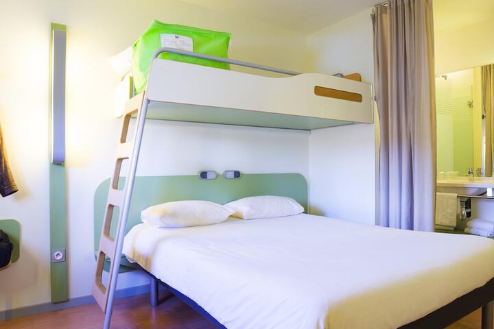 Room 10 of 39