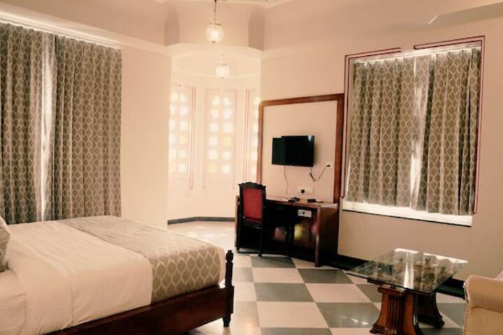 Room 5 of 29