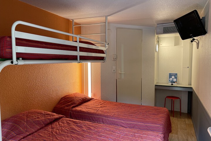 Room 25 of 48