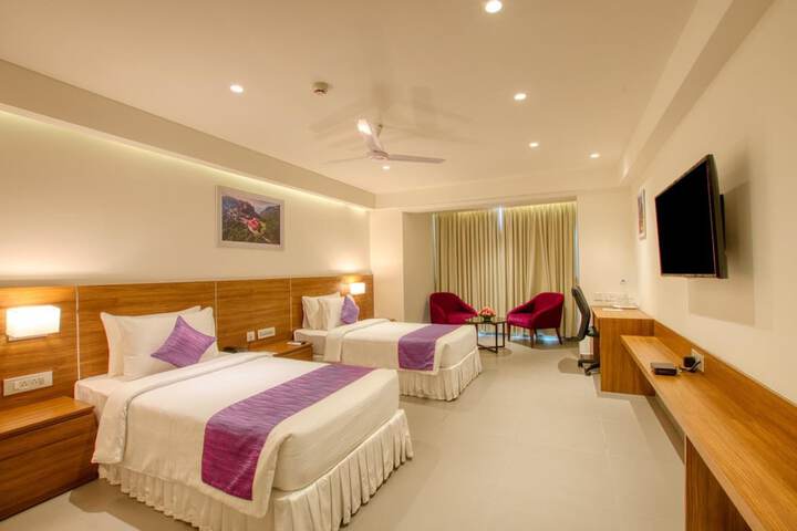 Room 12 of 28