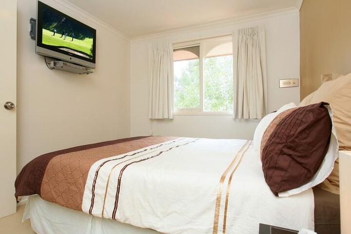 Room 2 of 5
