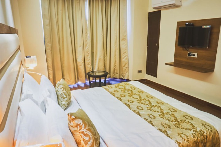 Room 21 of 53
