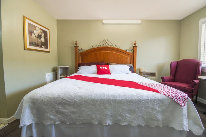 1 King Bed (4 of 10)