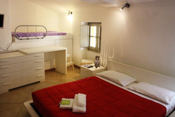 Room 33 of 47