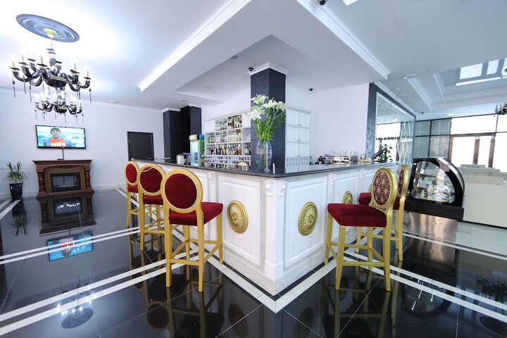 Lounge 108 of 116