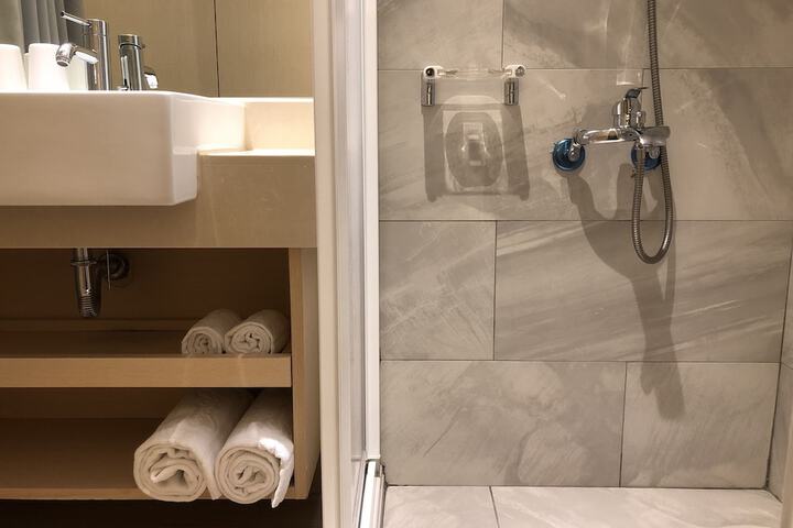 Room 18 of 34