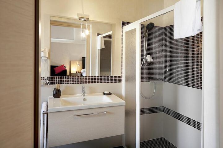 Room 14 of 35