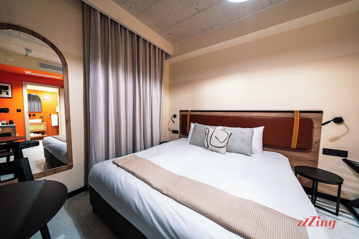 Room 4 of 38