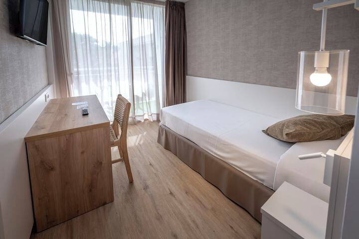 Room 30 of 87