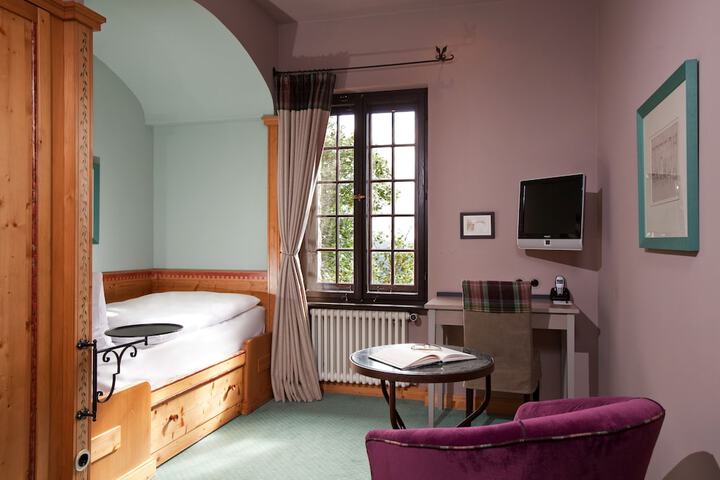 Room 16 of 36