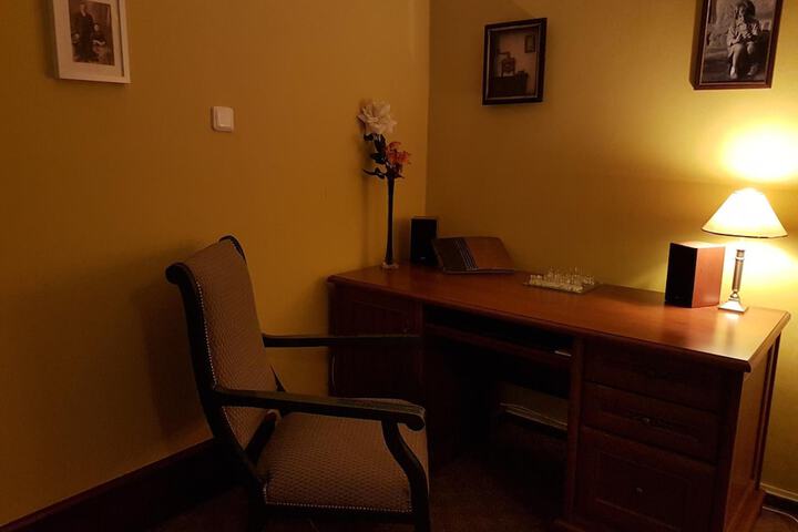 Room 10 of 35