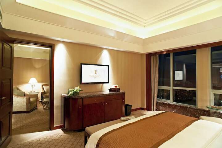 Room 10 of 36