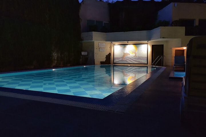Hotel with Pool