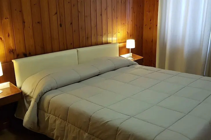 Room 6 of 25