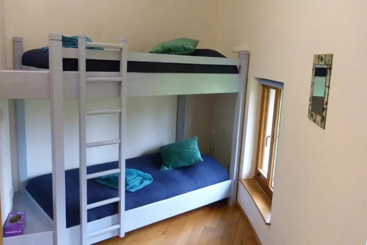 Room 4 of 12