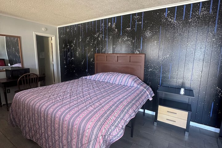 Room 13 of 20