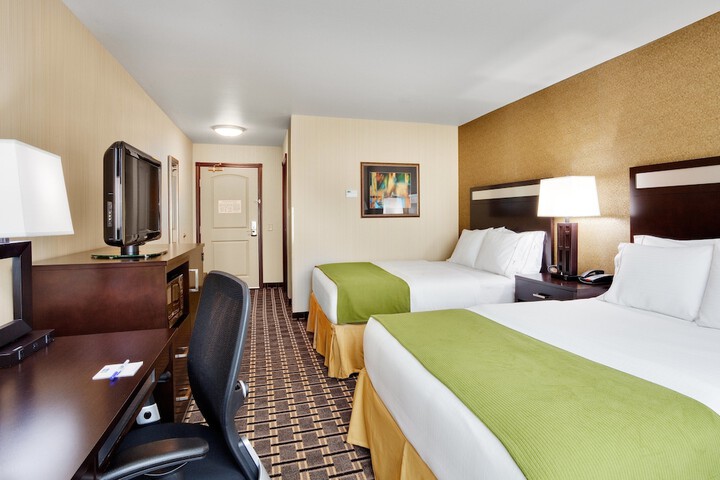 2 Queen Beds (4 of 6)