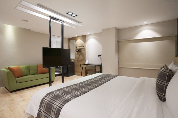 Room 15 of 36
