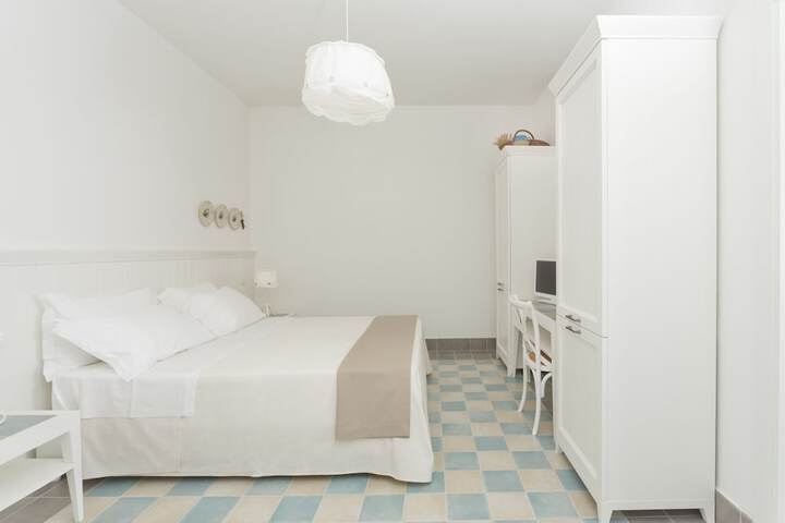 Room 7 of 105