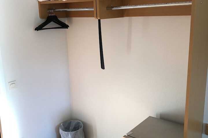 Room 2 of 30