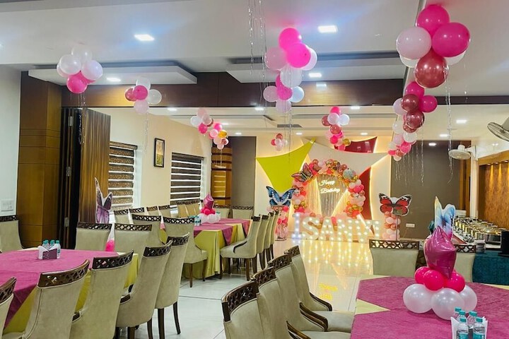 Ballroom/Hall 68 of 77