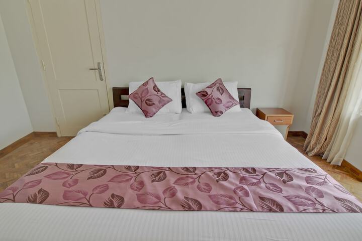 Room 12 of 28