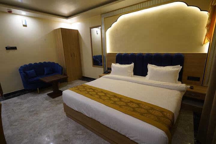 Room 12 of 26