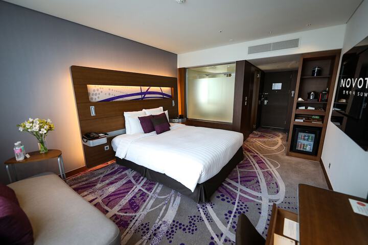 Room 15 of 143