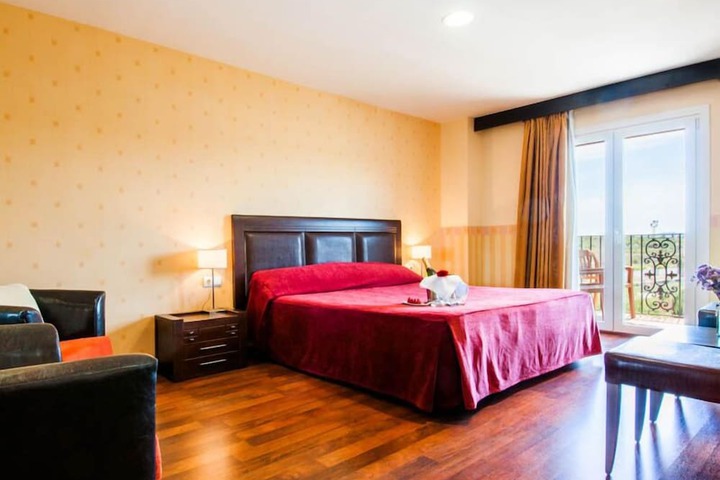 Room 8 of 27