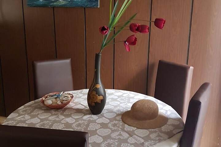 Dining 27 of 38
