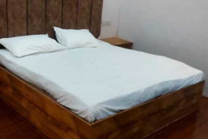 Room 3 of 18