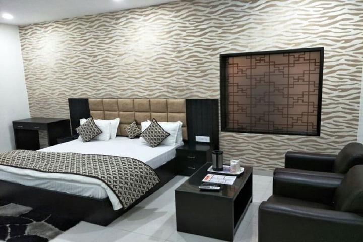 Room 12 of 24