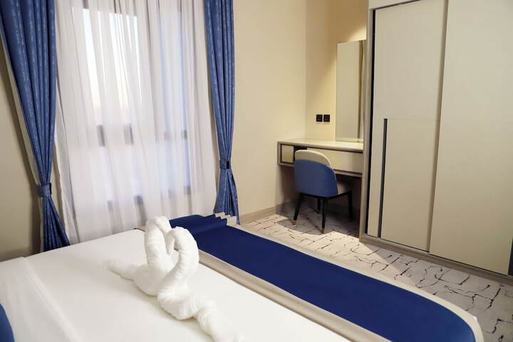 Room 5 of 17