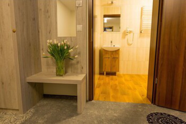 Room 42 of 45