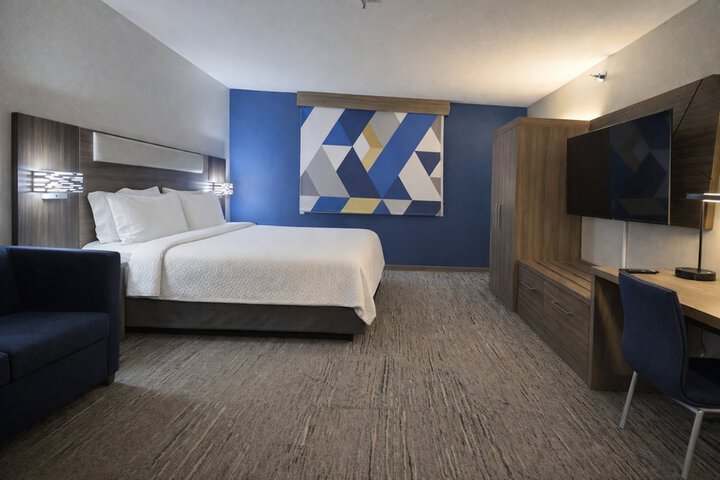 Room 36 of 102