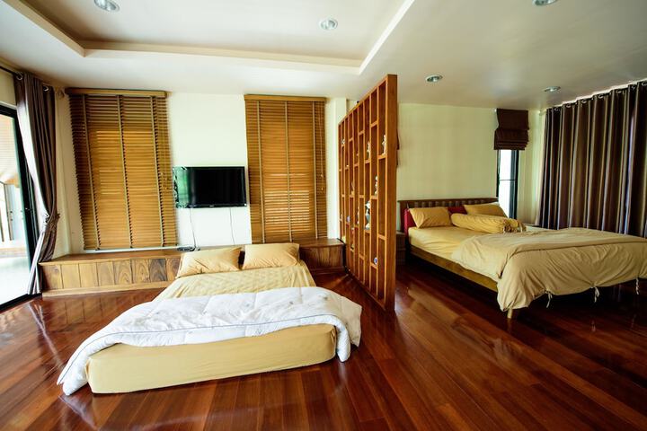 Room 10 of 36