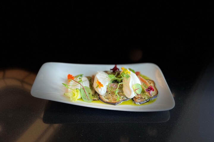 Dining 44 of 80