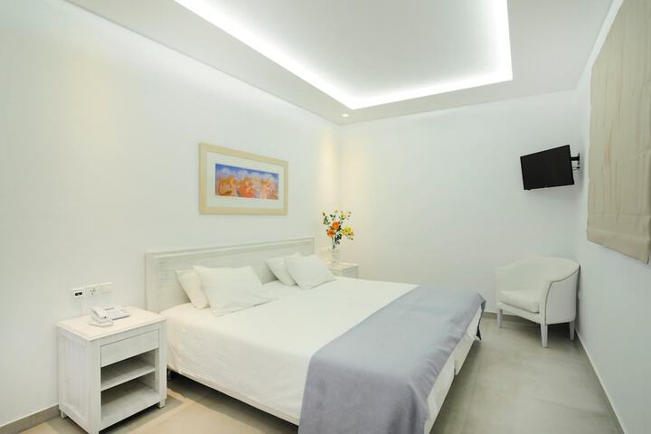 Room 12 of 42