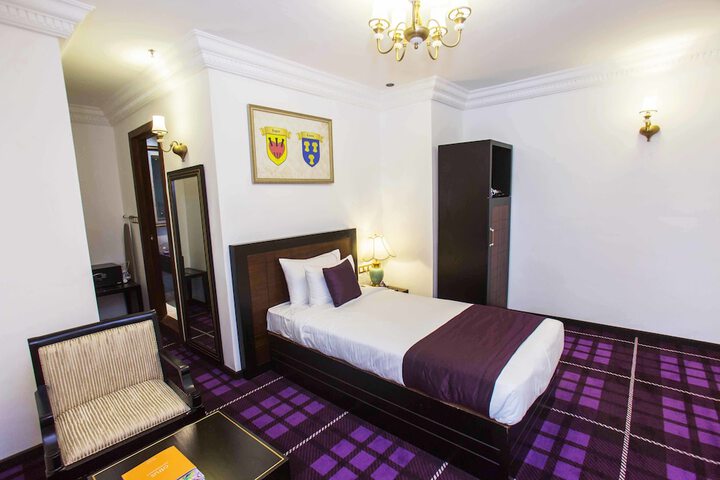 Room 18 of 113