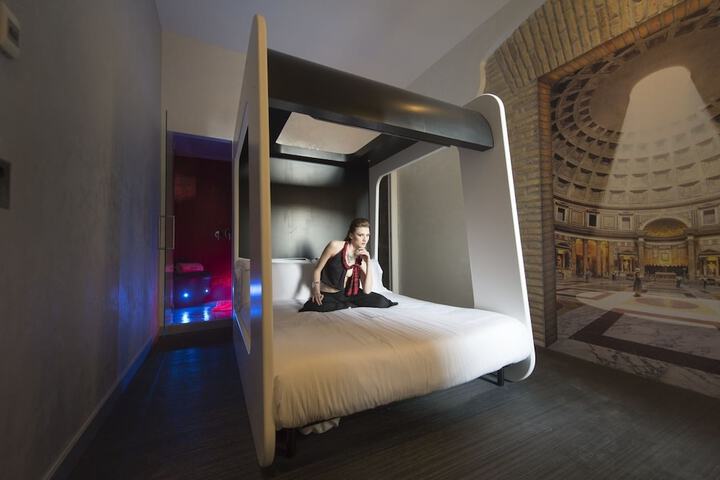 Room 10 of 87