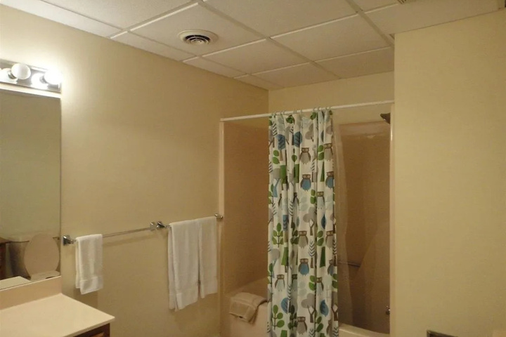 Room 7 of 12