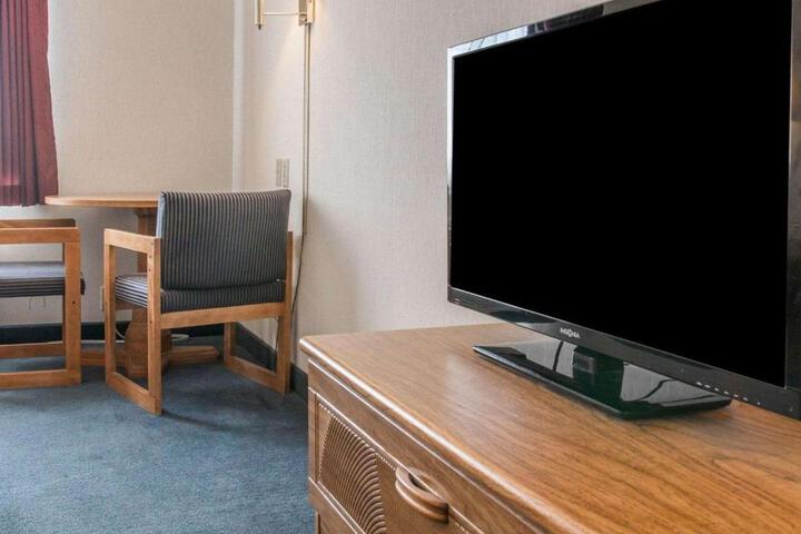 Standard Room, King or Two Doubles (2 of 8)
