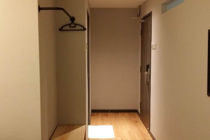Room 16 of 33