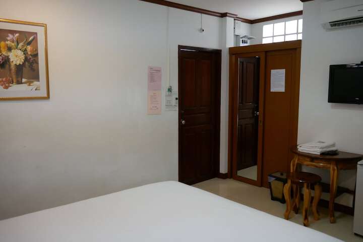 Room 26 of 38