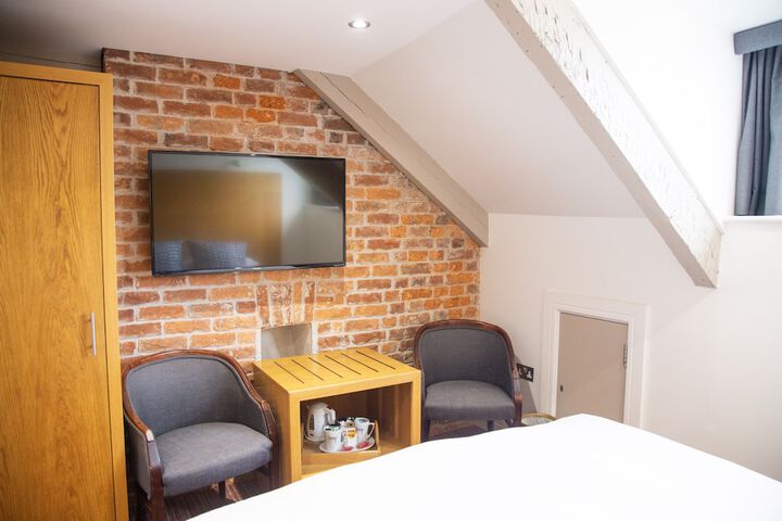 Room 4 of 32