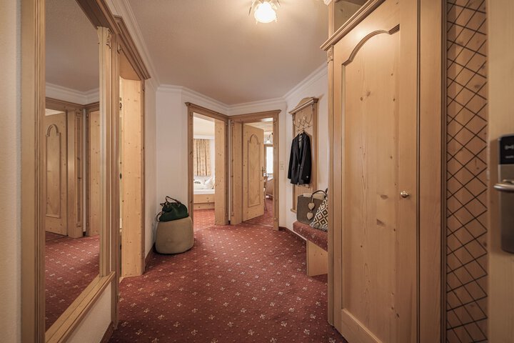 Room 9 of 102