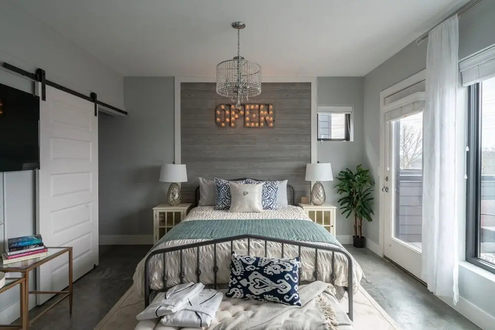 Exterior of Chic Parisian Studio w / Amazing Rooftop 10Min Dtwn