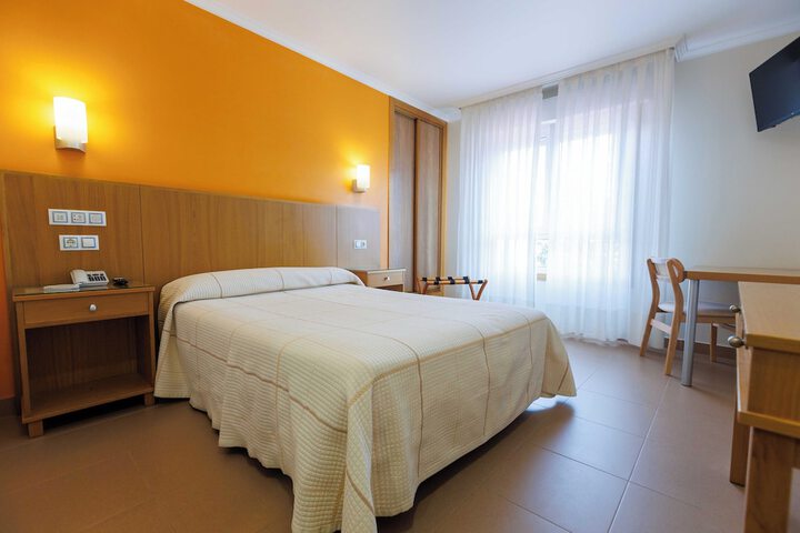 Room 10 of 47