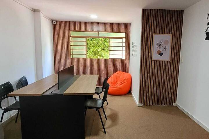 Lounge 13 of 29